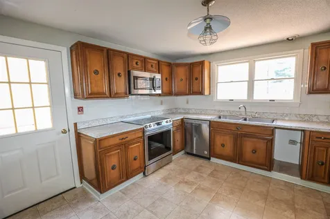97 Mcgettigan Road Milford NH 03055