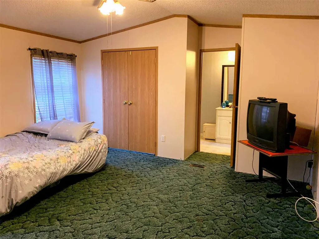 17 Hubbard Road Deering NH 03244