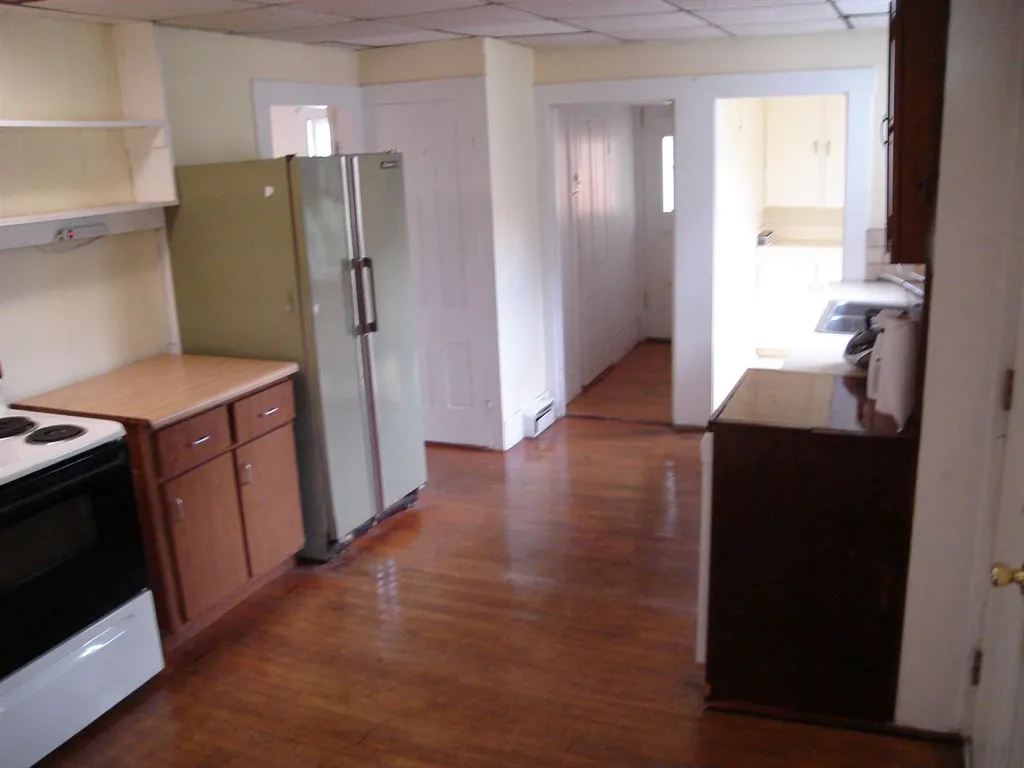 33 Bay Road Newmarket NH 03857