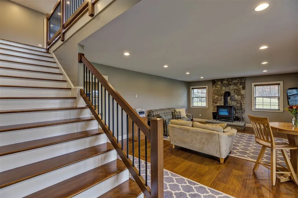 611 Waukeena Lake Road Danbury NH 03230
