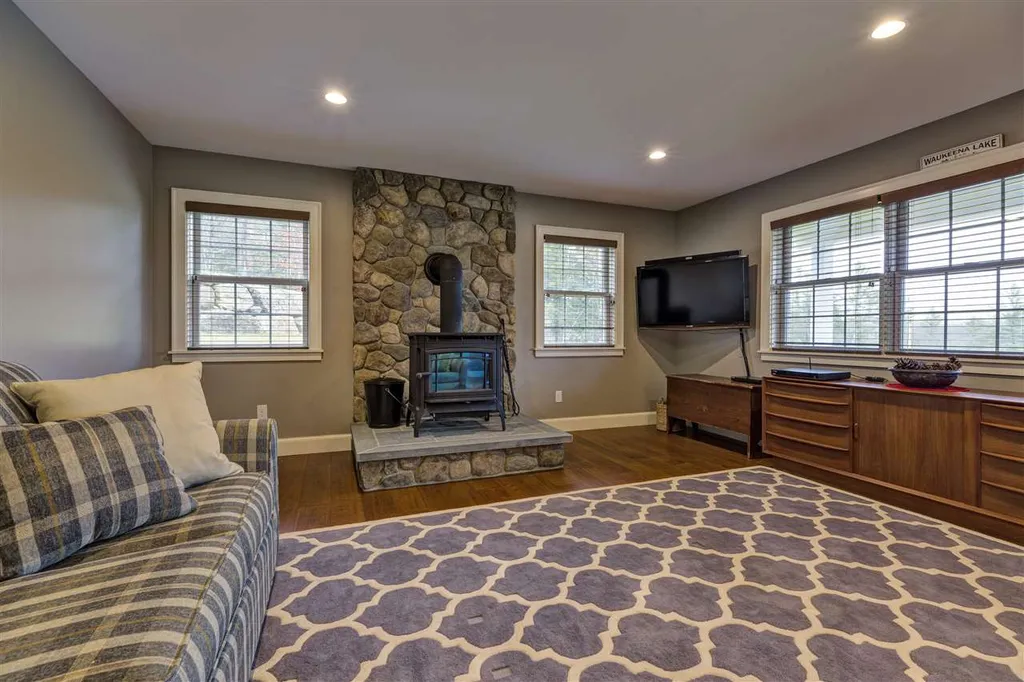 611 Waukeena Lake Road Danbury NH 03230