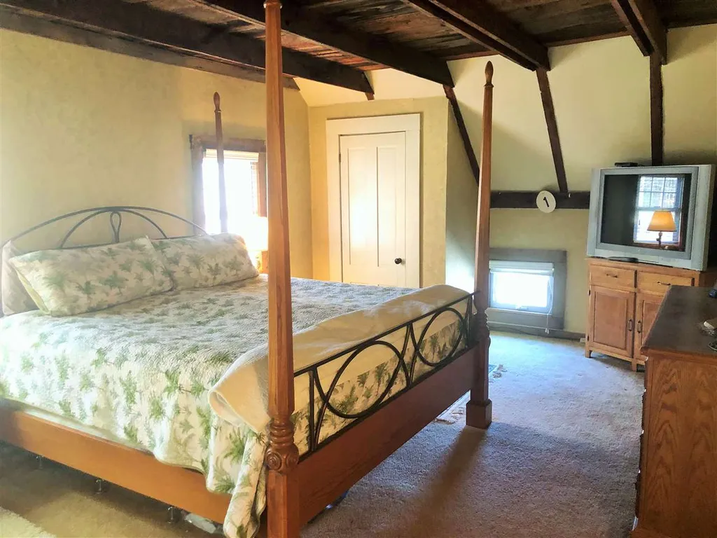 236 Tolend Road Barrington NH 03825