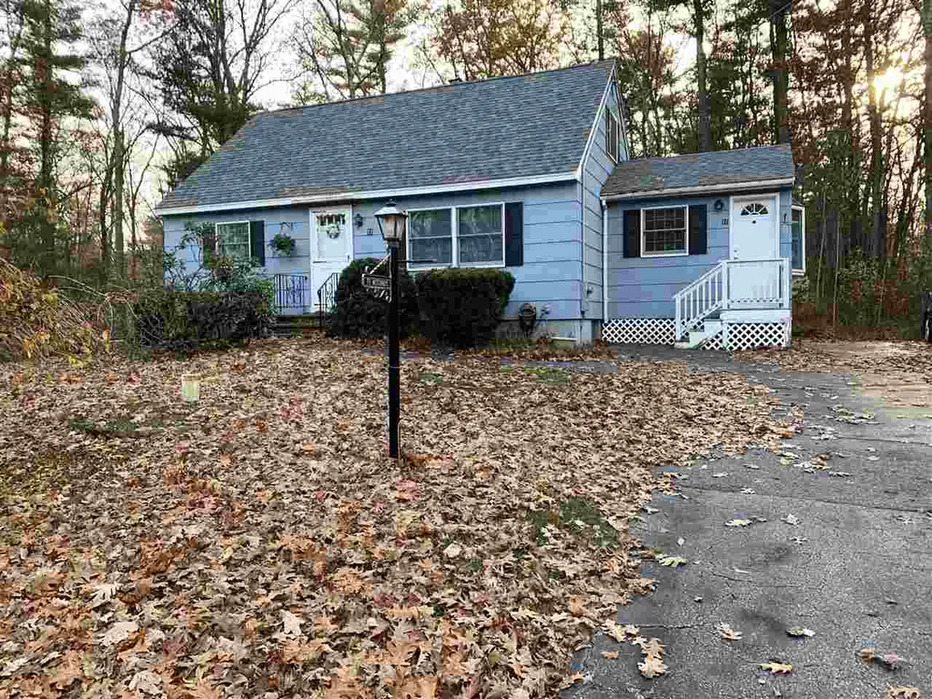 11 Thomas Avenue Pelham NH 03076