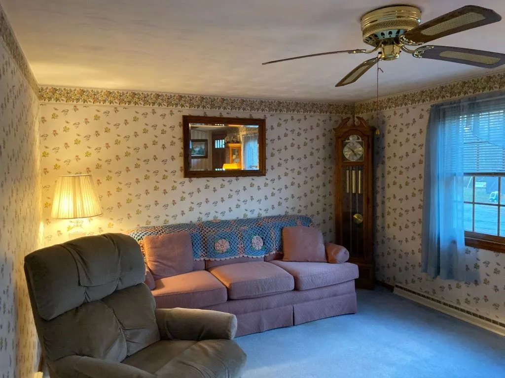 11 Thomas Avenue Pelham NH 03076