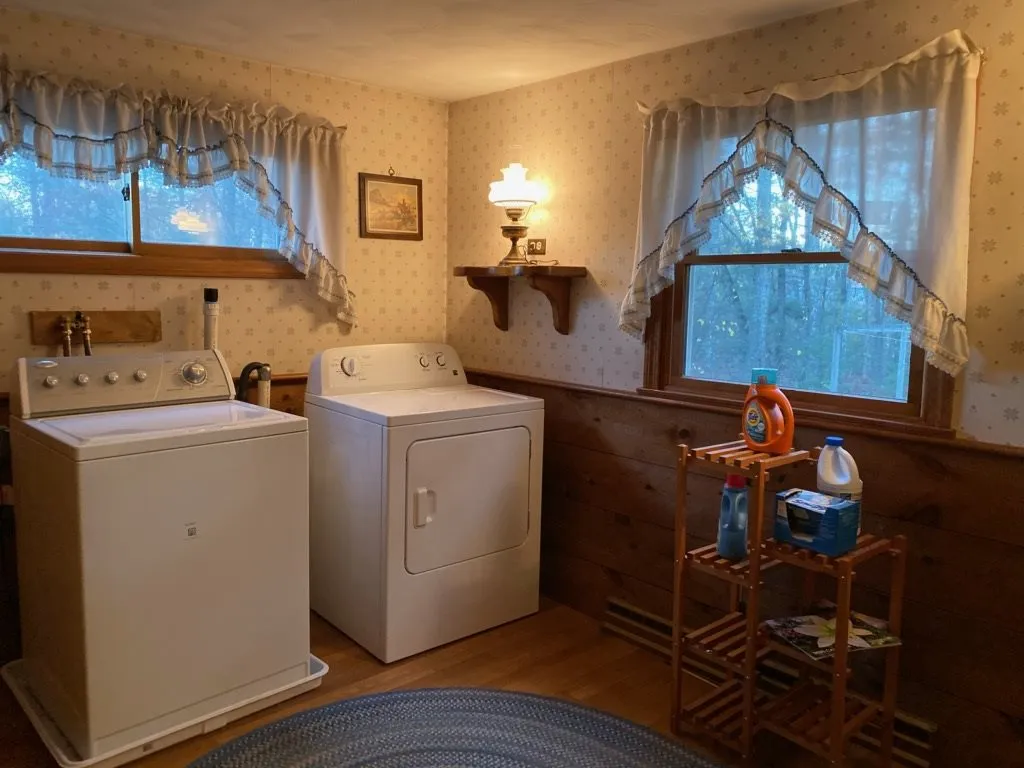 11 Thomas Avenue Pelham NH 03076