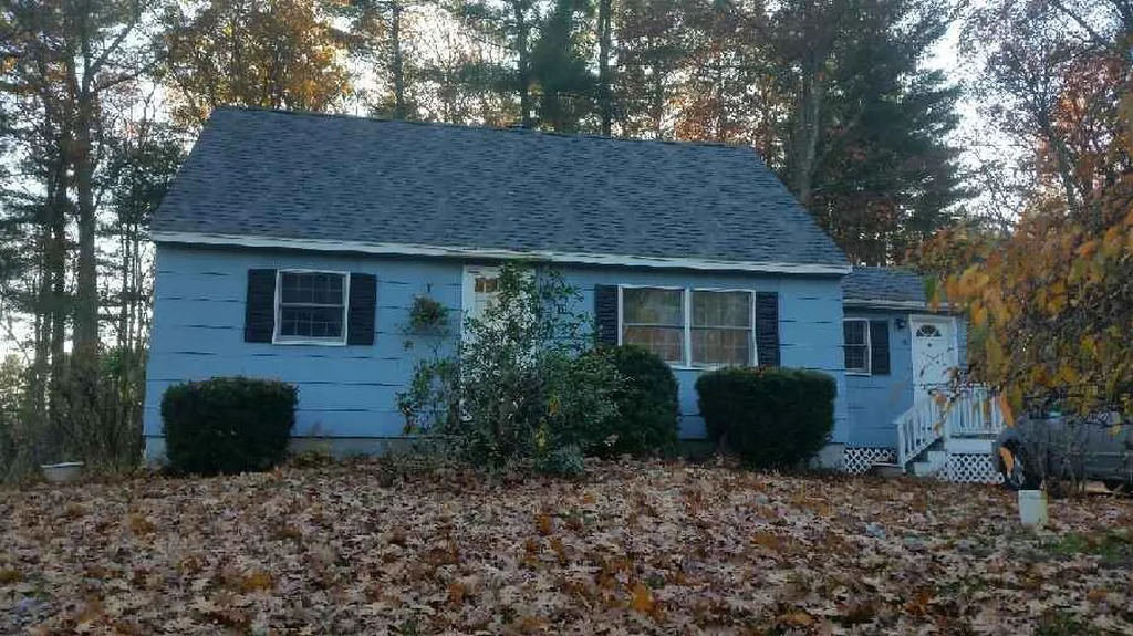 11 Thomas Avenue Pelham NH 03076