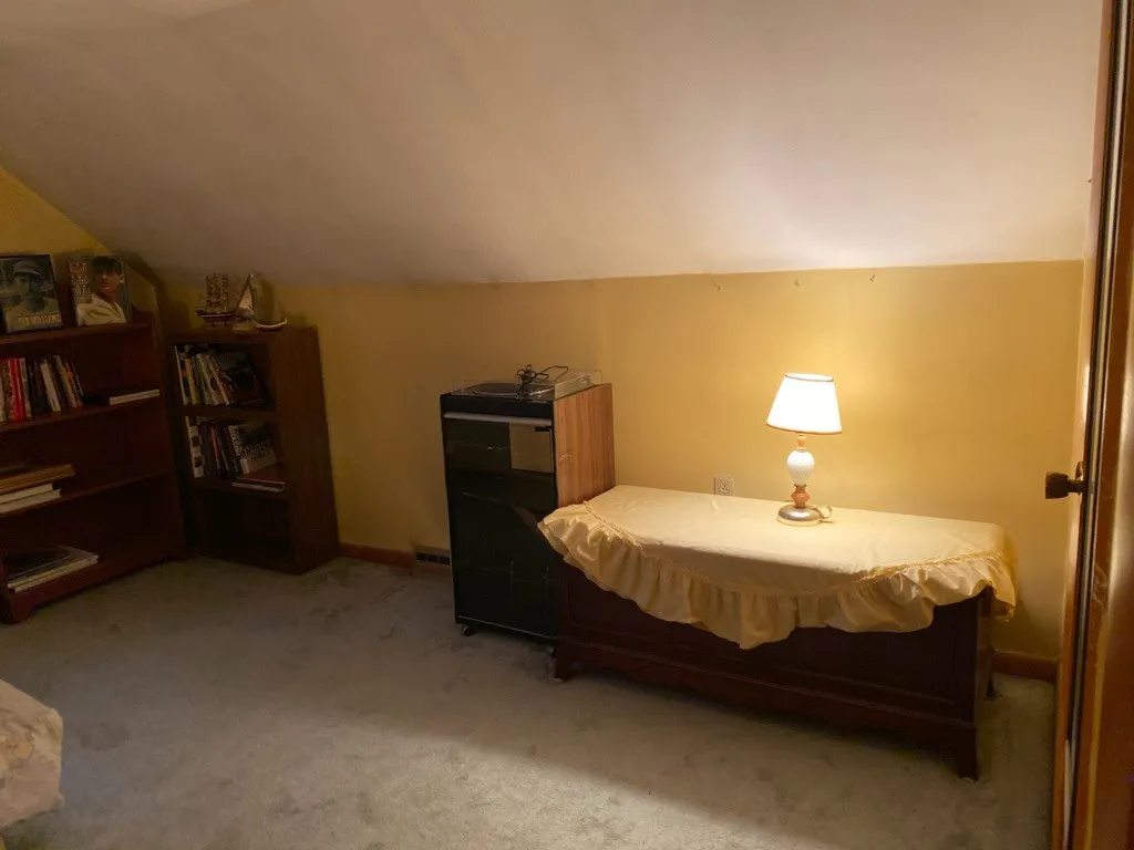 11 Thomas Avenue Pelham NH 03076