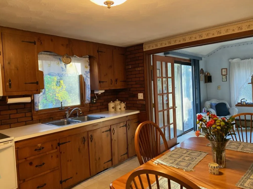 11 Thomas Avenue Pelham NH 03076