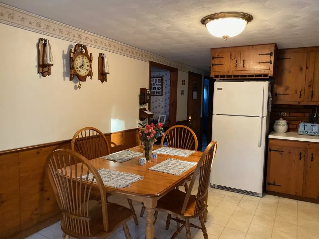 11 Thomas Avenue Pelham NH 03076