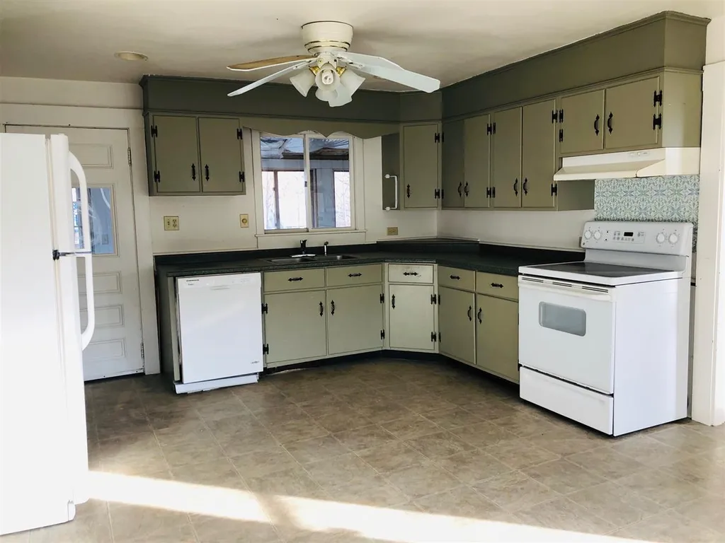 39 Maple Street Milford NH 03055