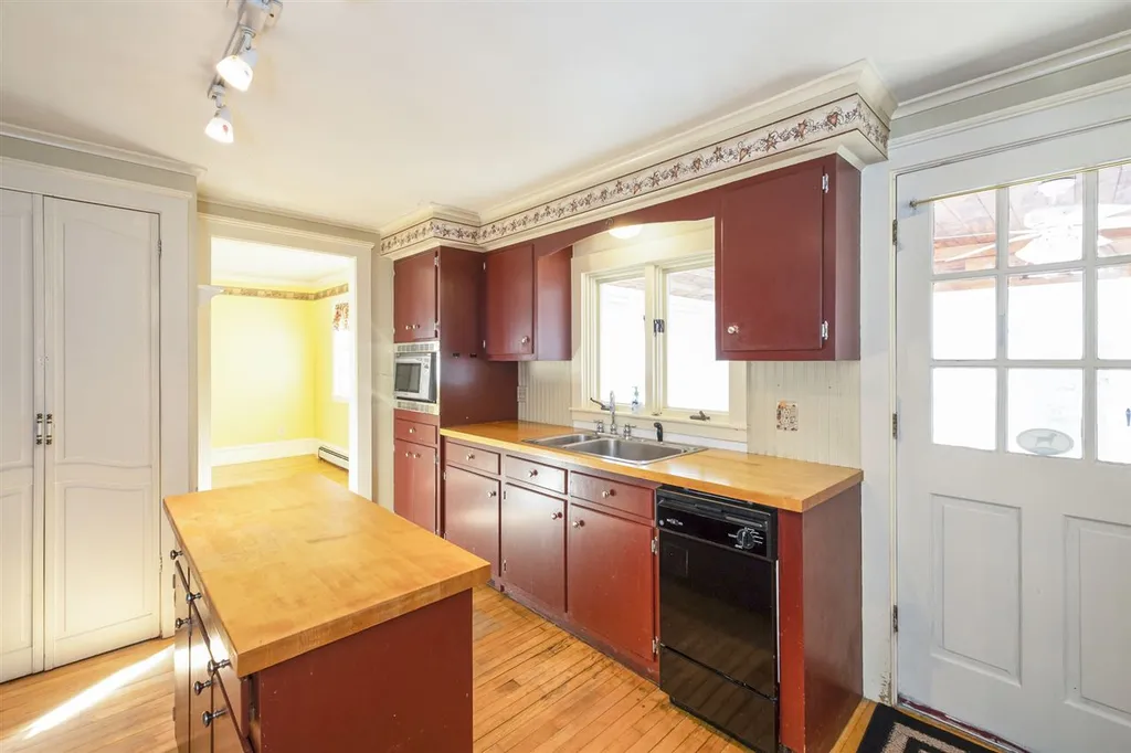 7 Anniversary Hill Road Alton NH 03810