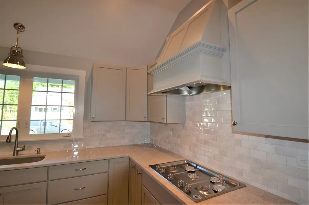 39 Clover Lane Londonderry NH 03053