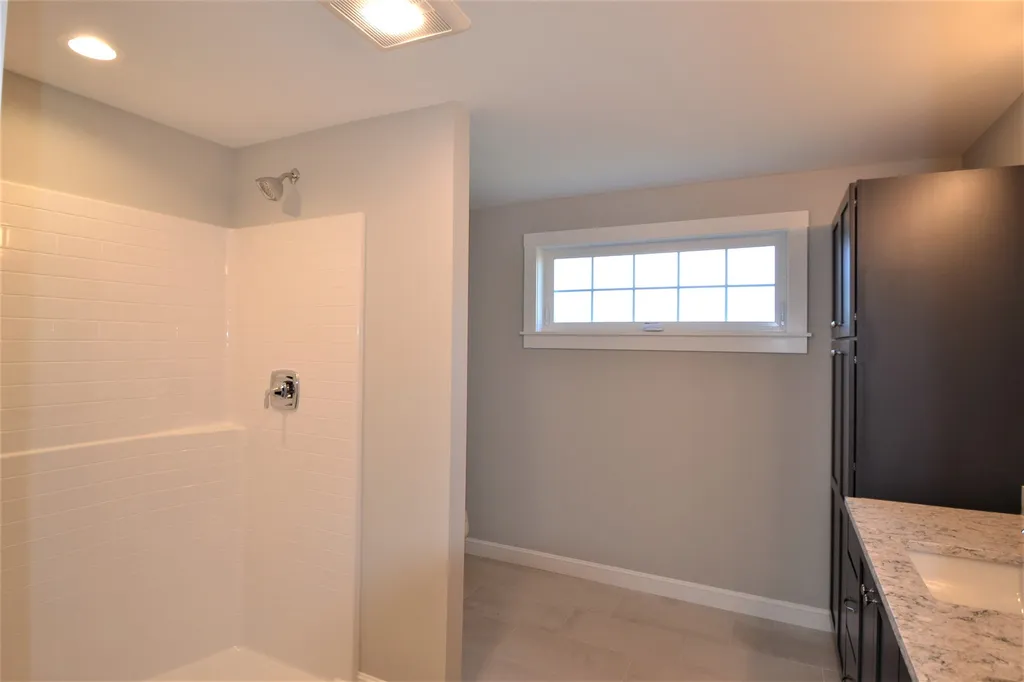 39 Clover Lane Londonderry NH 03053