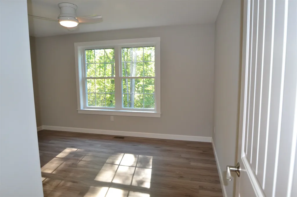 39 Clover Lane Londonderry NH 03053