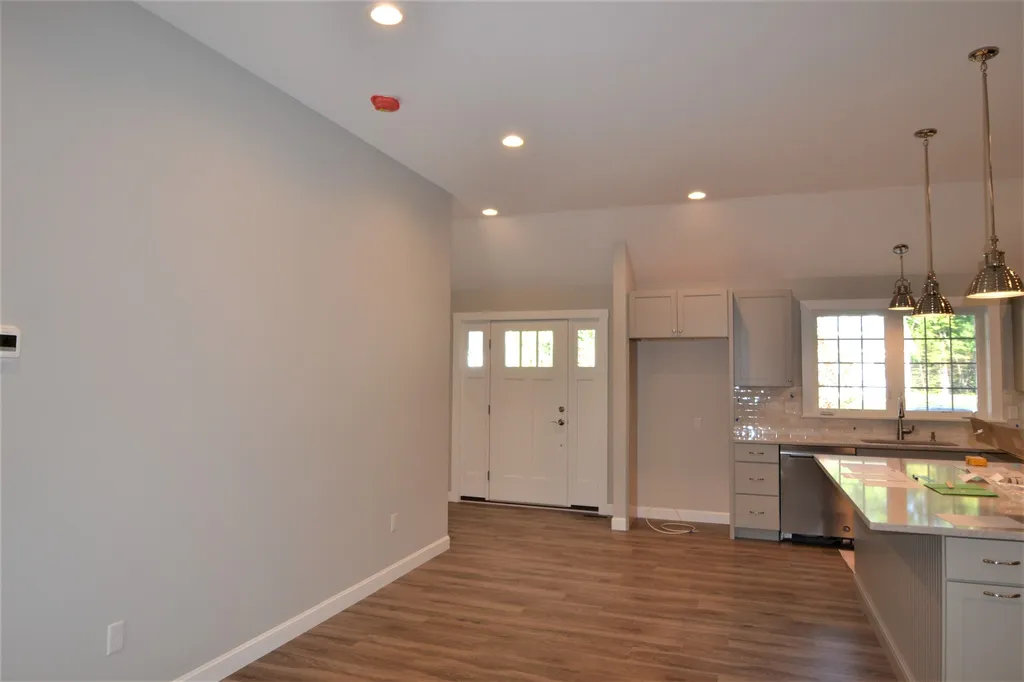 39 Clover Lane Londonderry NH 03053