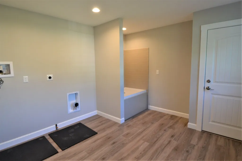 39 Clover Lane Londonderry NH 03053