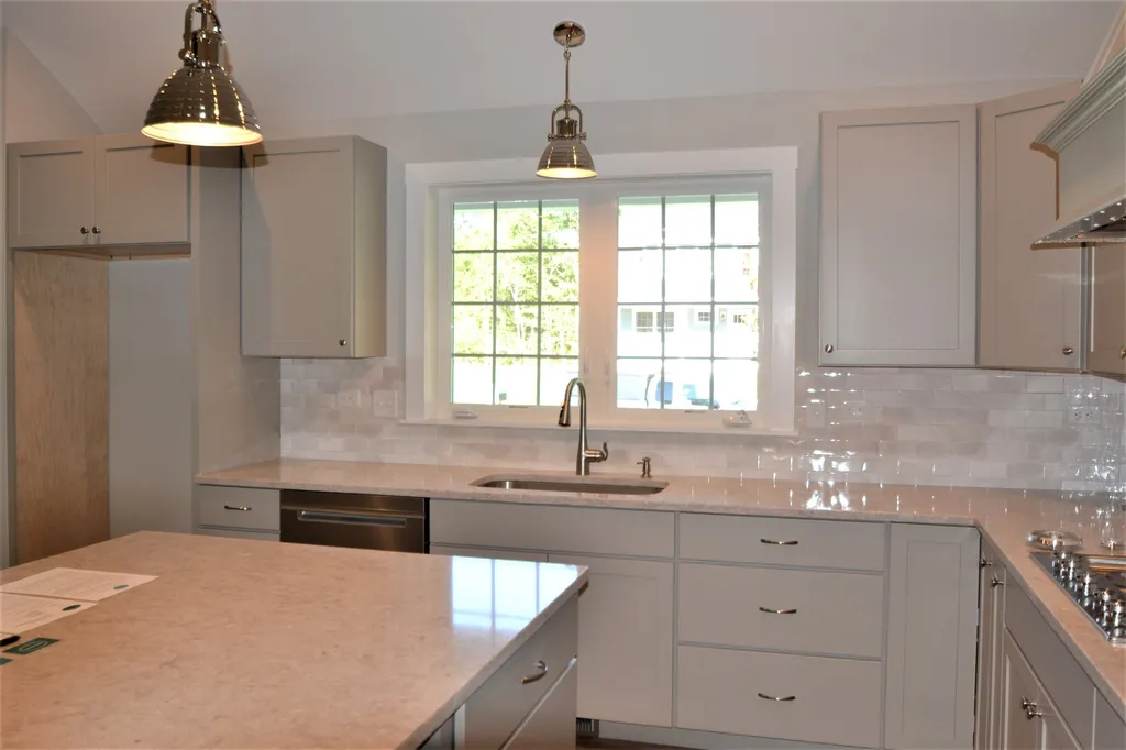 39 Clover Lane Londonderry NH 03053