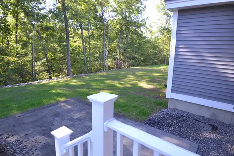 39 Clover Lane Londonderry NH 03053