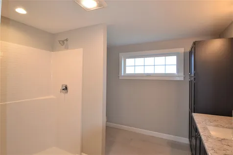 39 Clover Lane Londonderry NH 03053