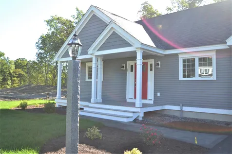 39 Clover Lane Londonderry NH 03053