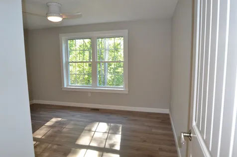 39 Clover Lane Londonderry NH 03053