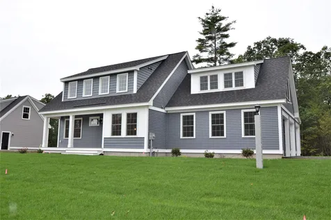40 Clover Lane Londonderry NH 03053