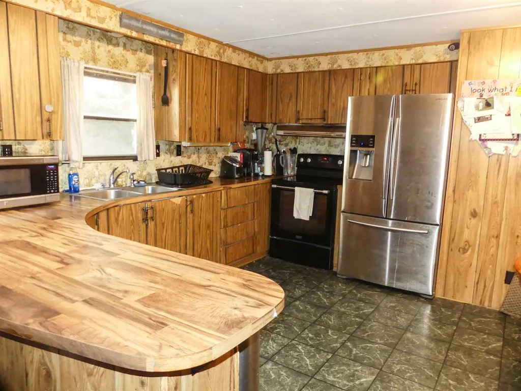 42 Pine Gate Road Plymouth NH 03264-3312