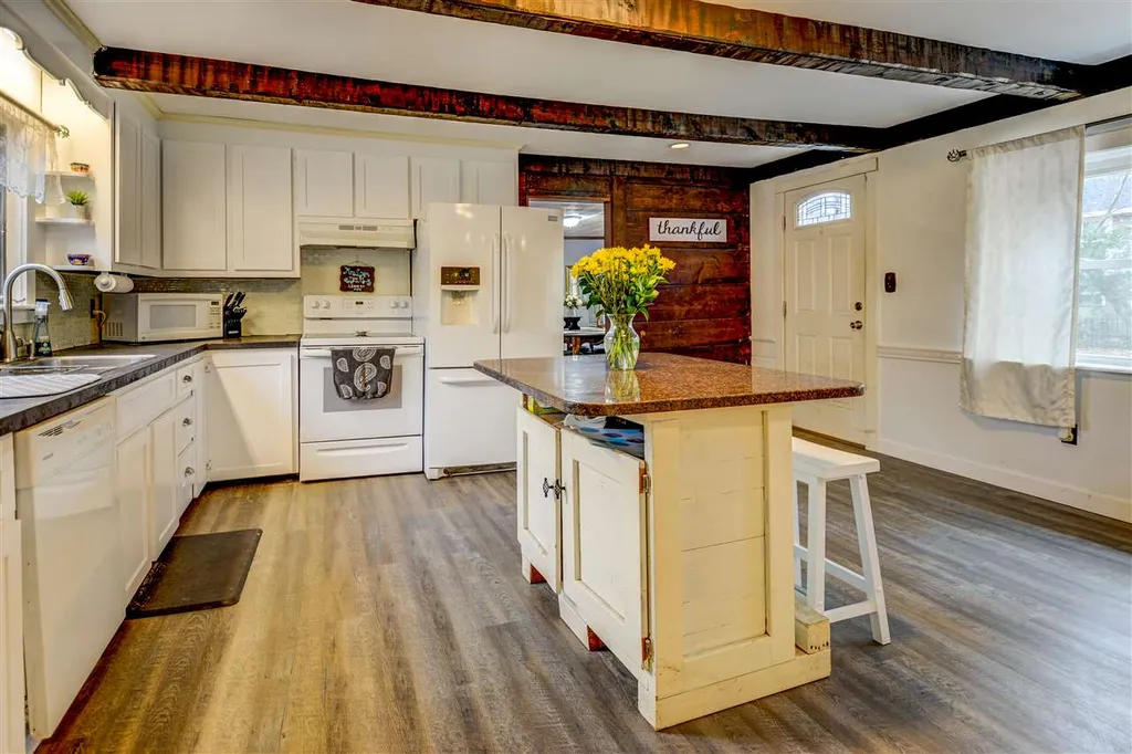 4 Harriman Road Raymond NH 03077