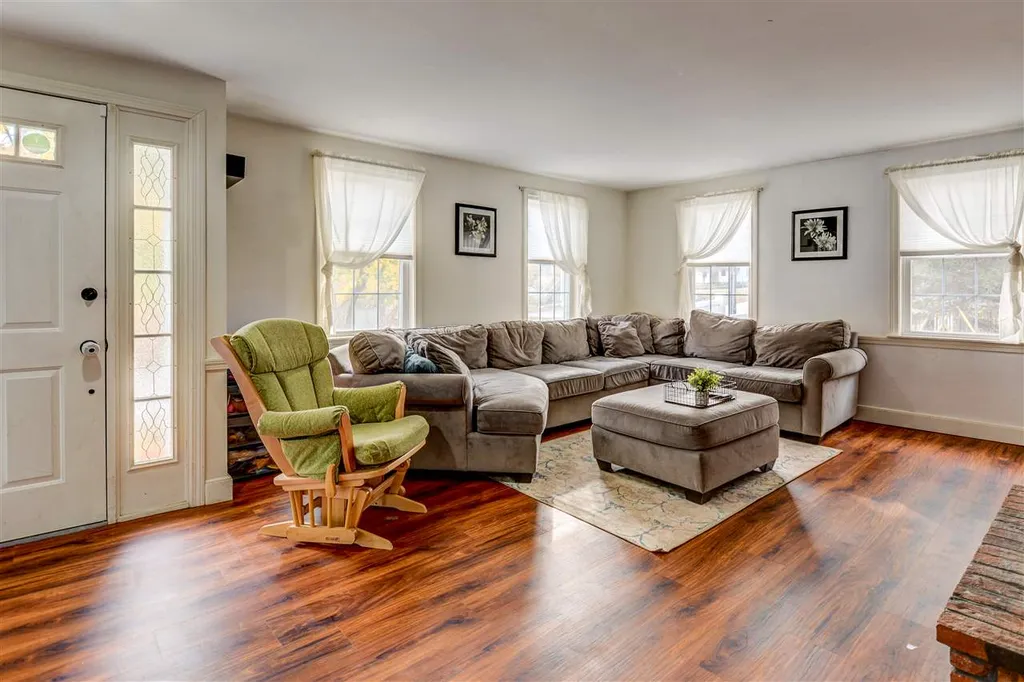 4 Harriman Road Raymond NH 03077