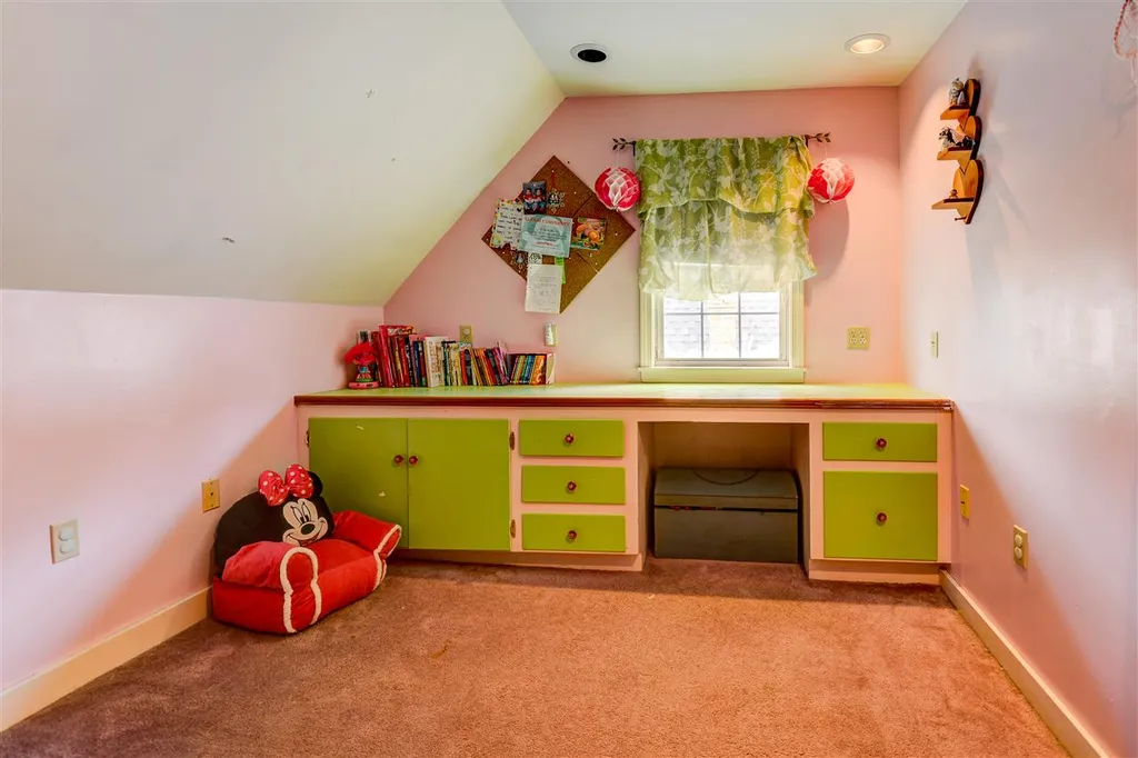 4 Harriman Road Raymond NH 03077