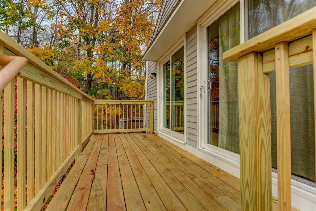 4 Harriman Road Raymond NH 03077