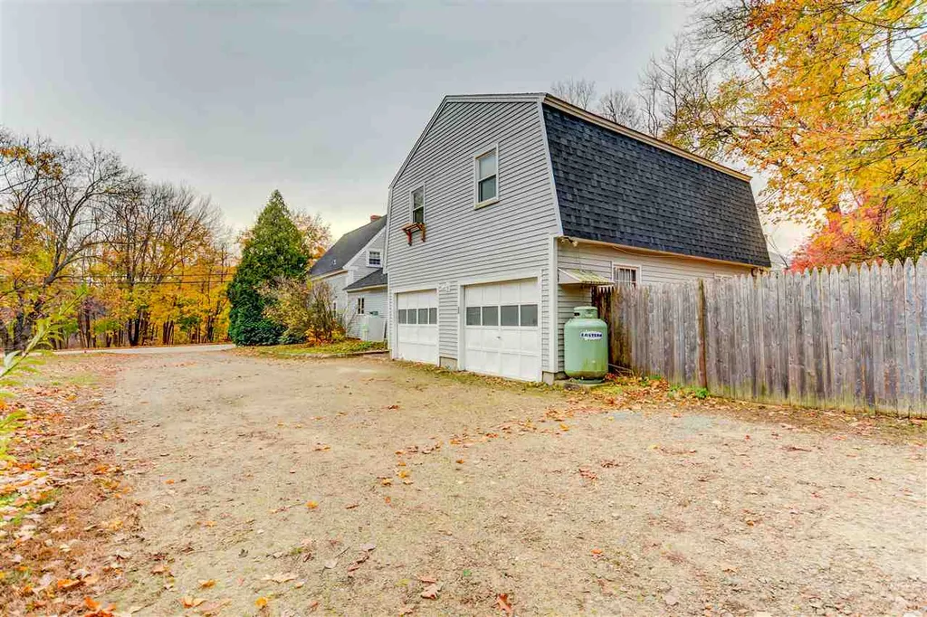 4 Harriman Road Raymond NH 03077