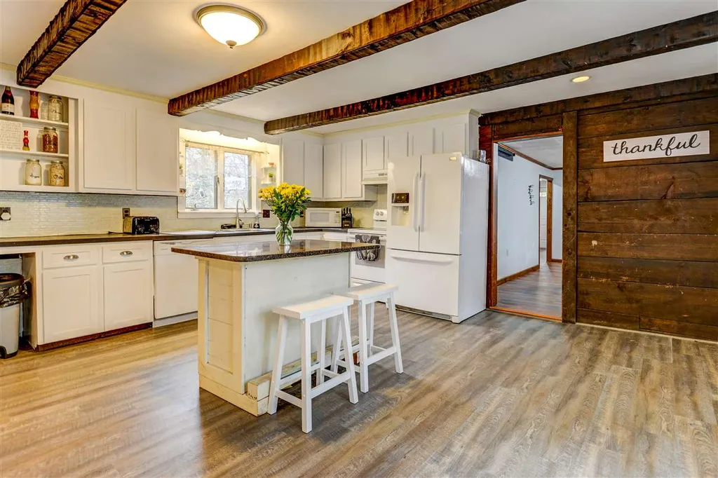 4 Harriman Road Raymond NH 03077