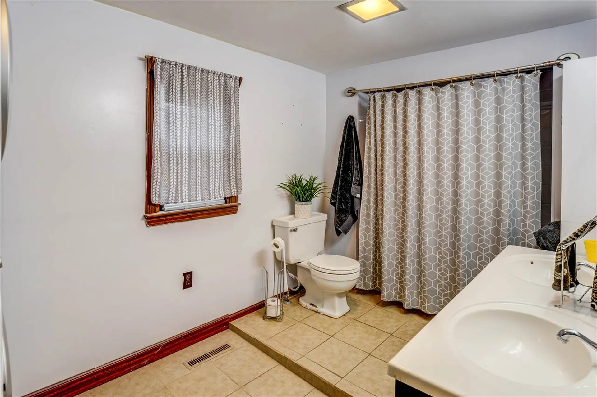 4 Harriman Road Raymond NH 03077