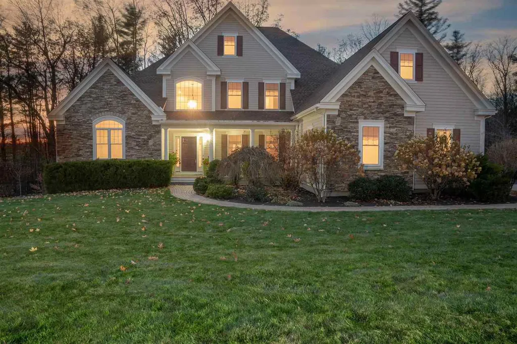 54 Settlers Court Bedford NH 03110