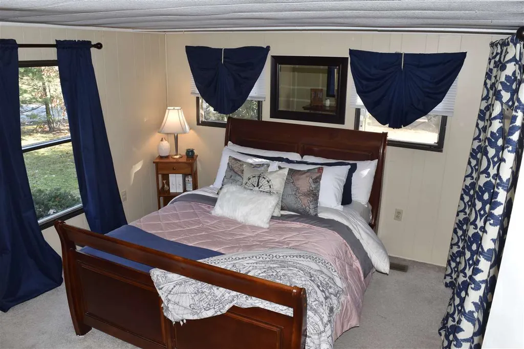 18 Saturn Lane Nashua NH 03062