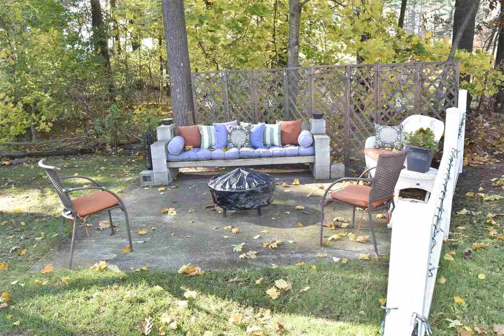 18 Saturn Lane Nashua NH 03062