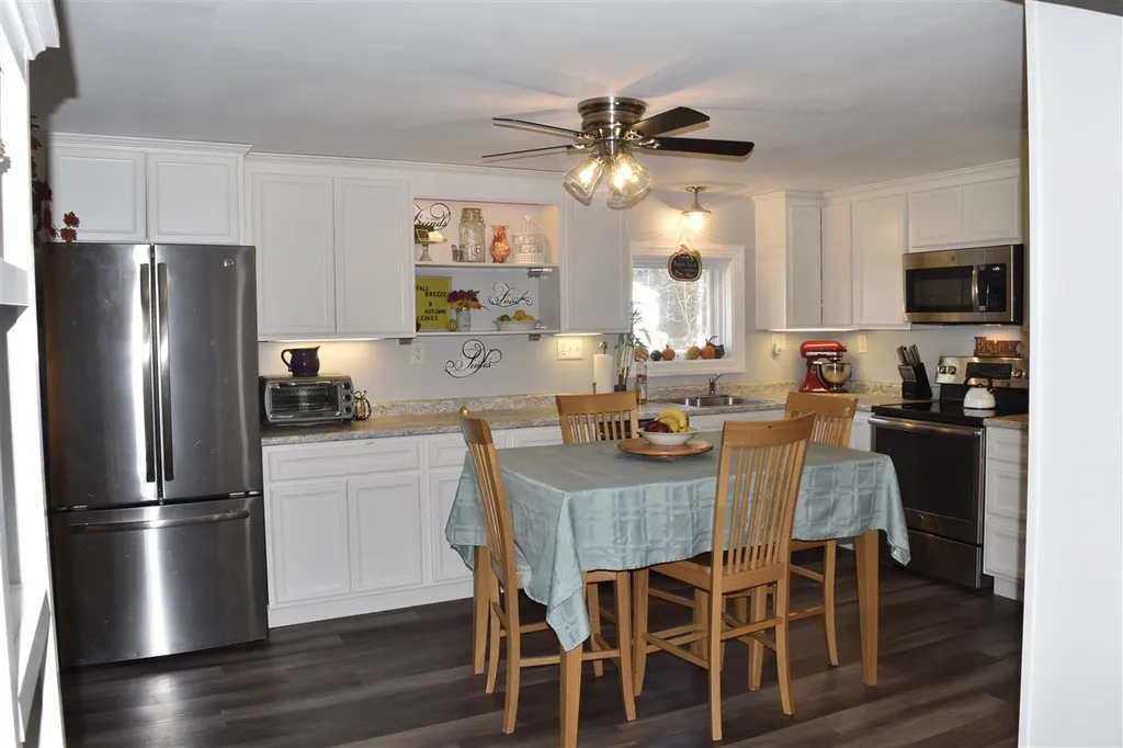18 Saturn Lane Nashua NH 03062
