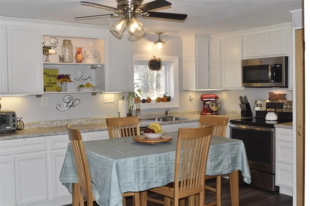 18 Saturn Lane Nashua NH 03062