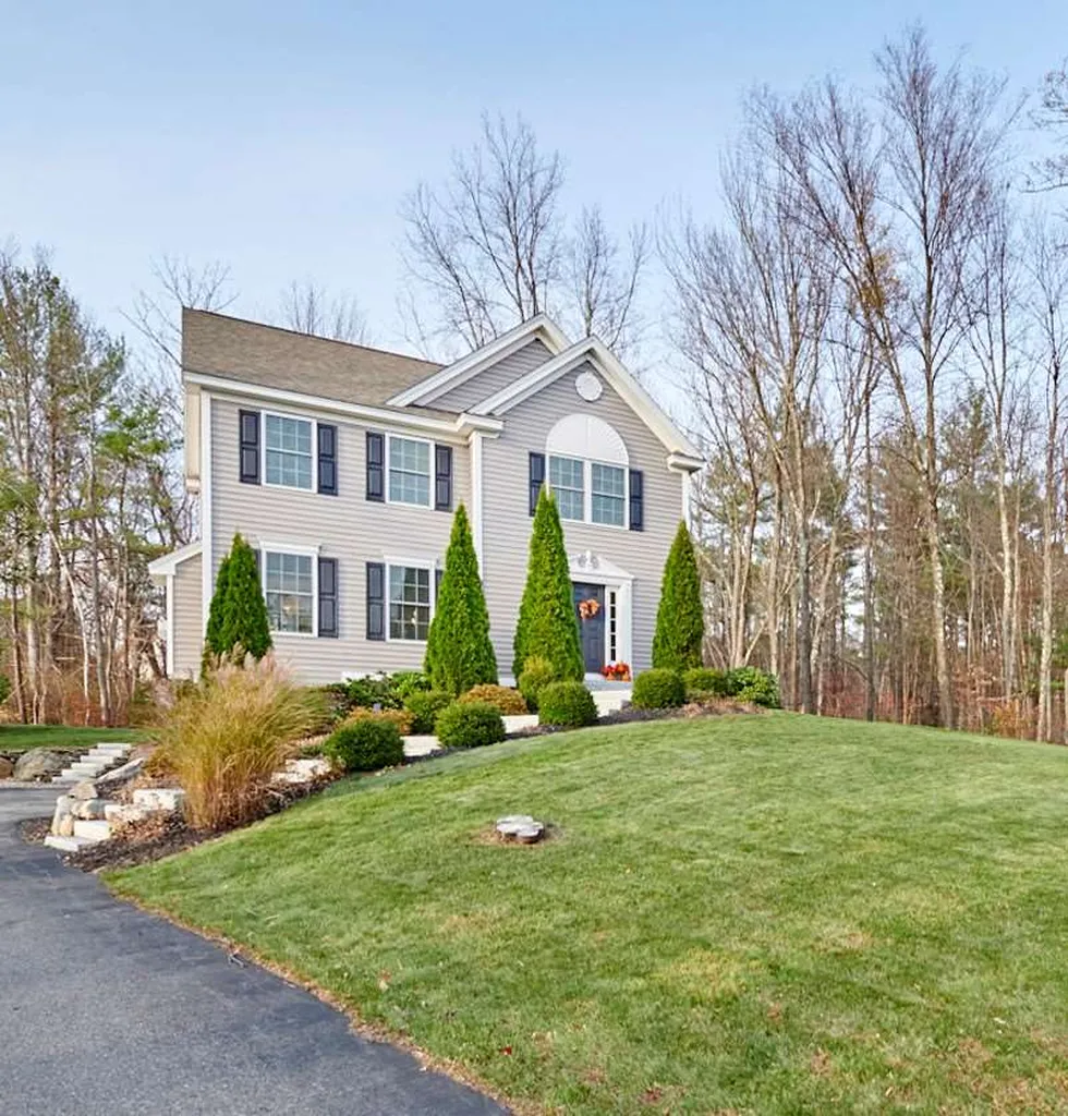 8 Boulder Court Raymond NH 03077