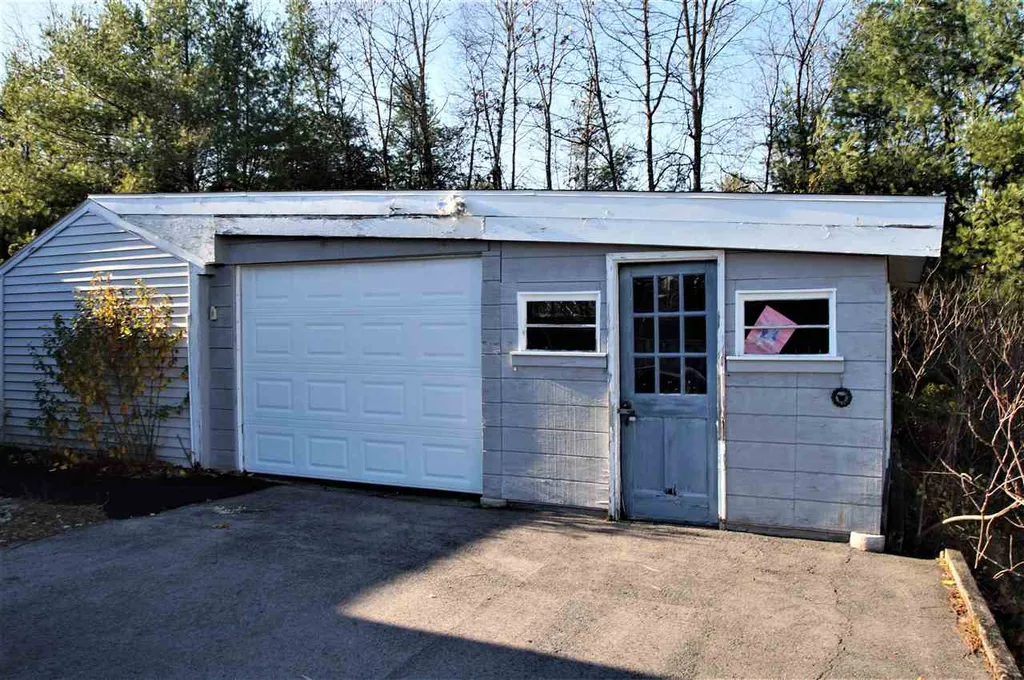 27 Lilac Court Raymond NH 03077
