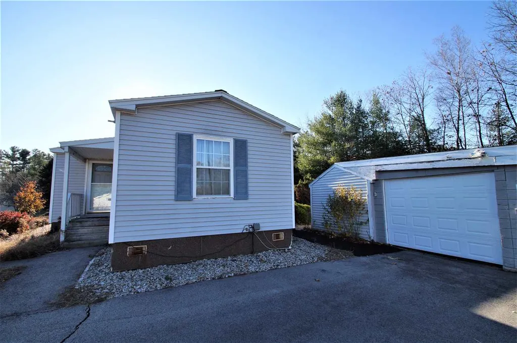 27 Lilac Court Raymond NH 03077