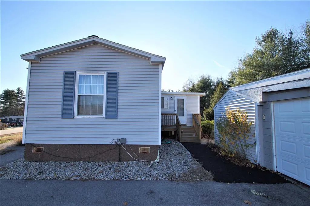 27 Lilac Court Raymond NH 03077
