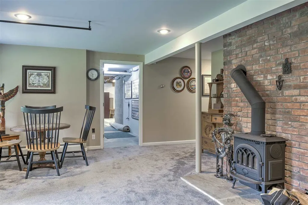 147 Winch Hill Road Swanzey NH 03446