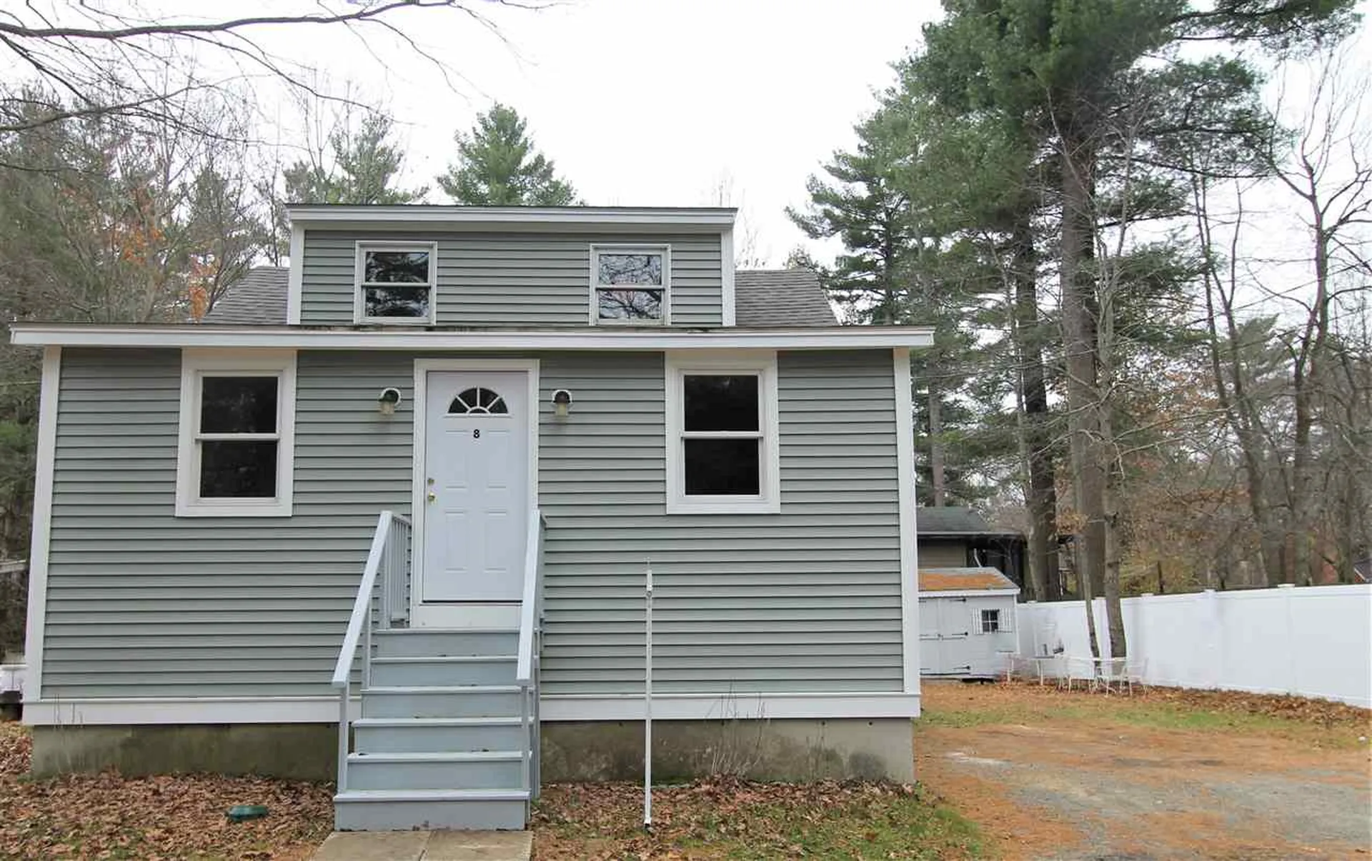 8 2nd Street Kingston NH 03848