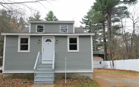 8 2nd Street Kingston NH 03848