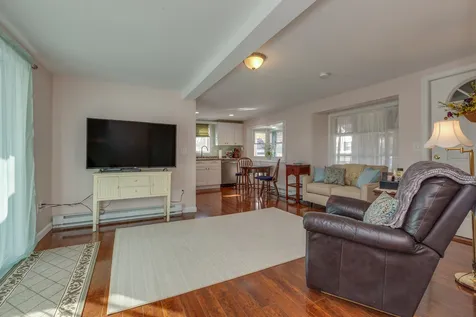 20 Norton Street Derry NH 03038