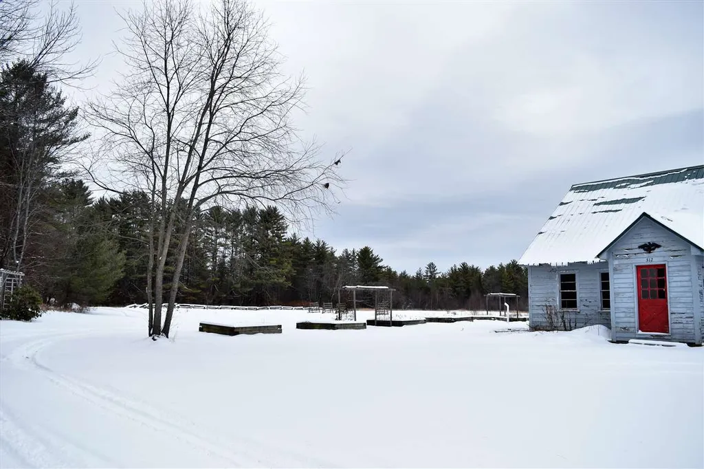 512 Salisbury Road Franklin NH 03235