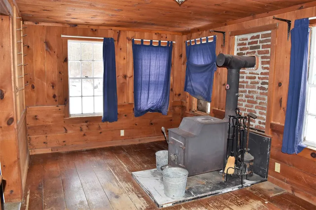 512 Salisbury Road Franklin NH 03235