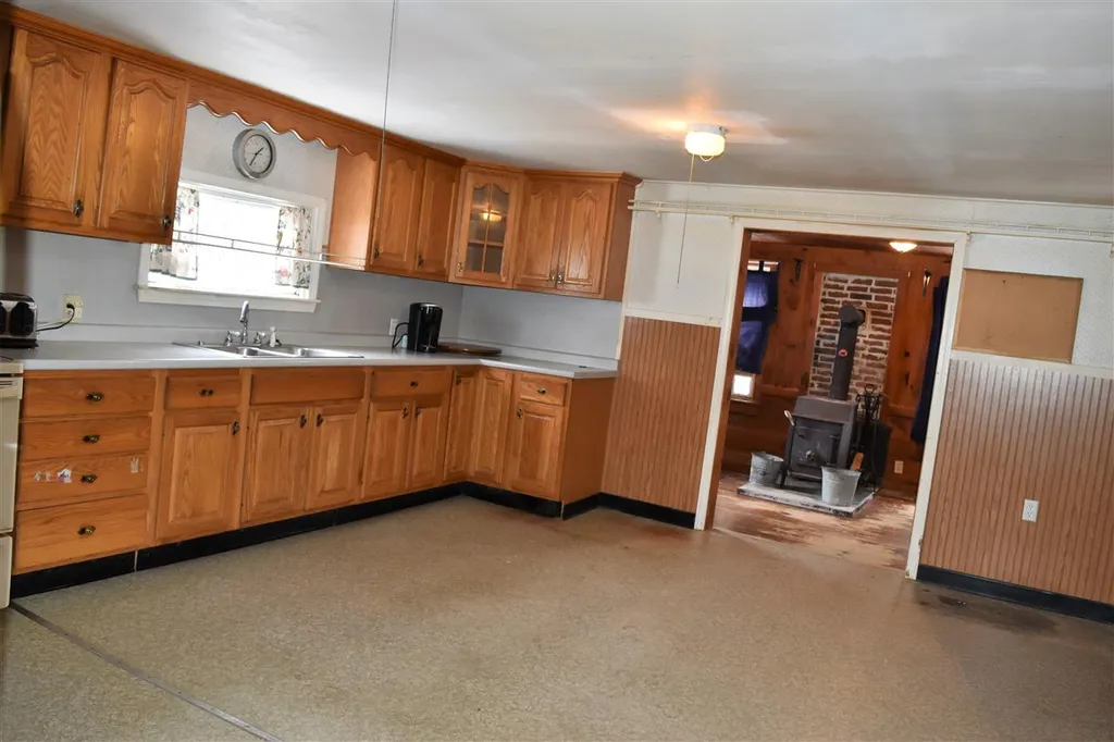 512 Salisbury Road Franklin NH 03235